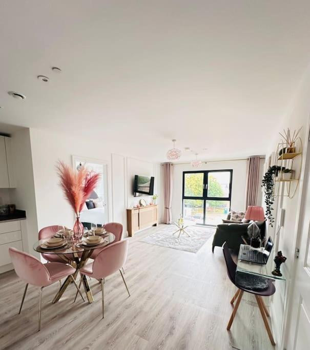 Central Derby Urban 2 Bedroom Flat - An Oasis Of Elegance! Free Parking And Wifi Suitable For Families And Professionals Zewnętrze zdjęcie