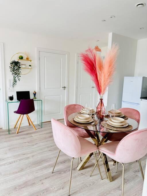 Central Derby Urban 2 Bedroom Flat - An Oasis Of Elegance! Free Parking And Wifi Suitable For Families And Professionals Zewnętrze zdjęcie